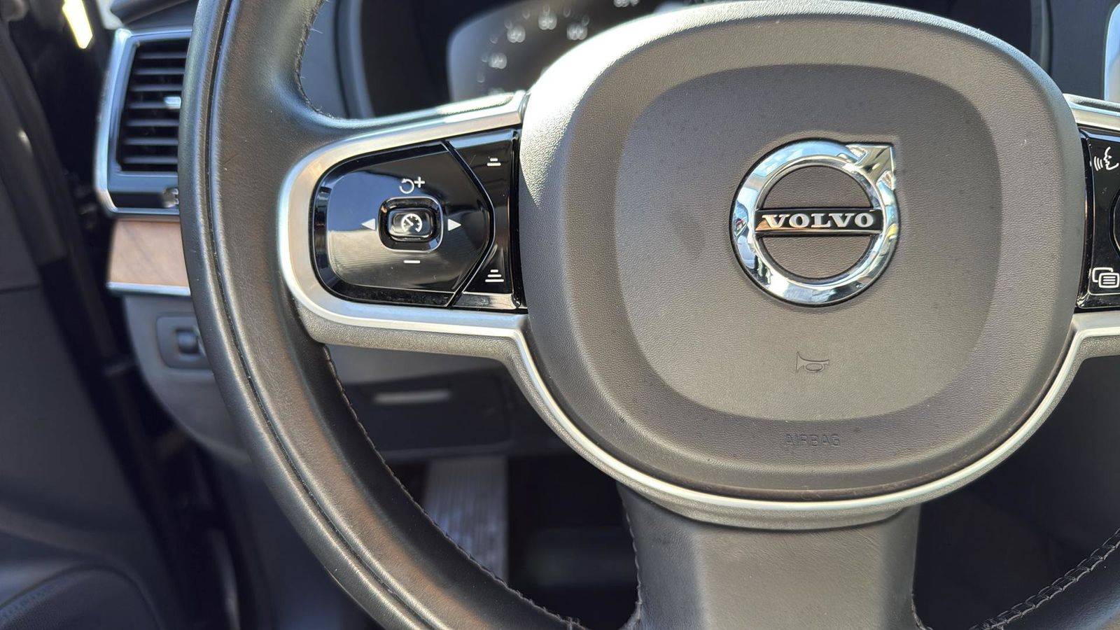 Used Car 2021 Volvo Xc90  T6 Momentum For Sale Under $30,000 In Austin, Texas