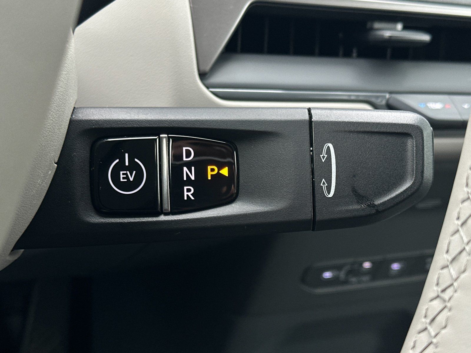 used 2024 Kia EV9 car, priced at $36,998