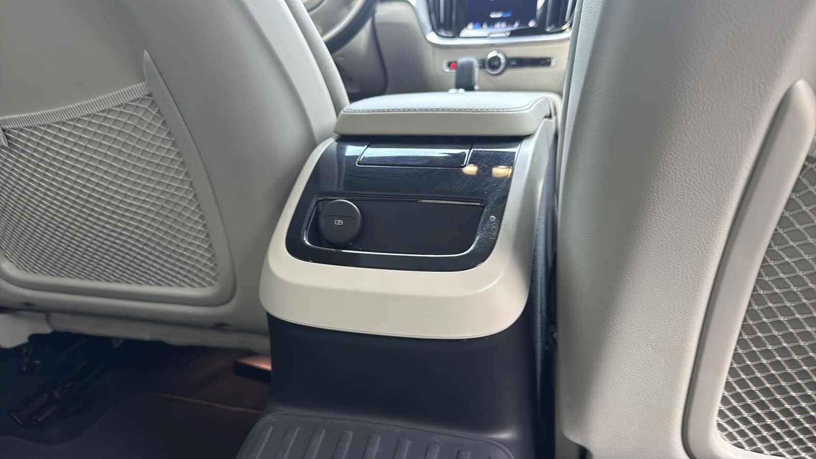 Used Car 2024 Volvo S60 Recharge Plug-in Hybrid  T8 Plus Dark Theme For Sale Under $40,000 In Austin, Texas