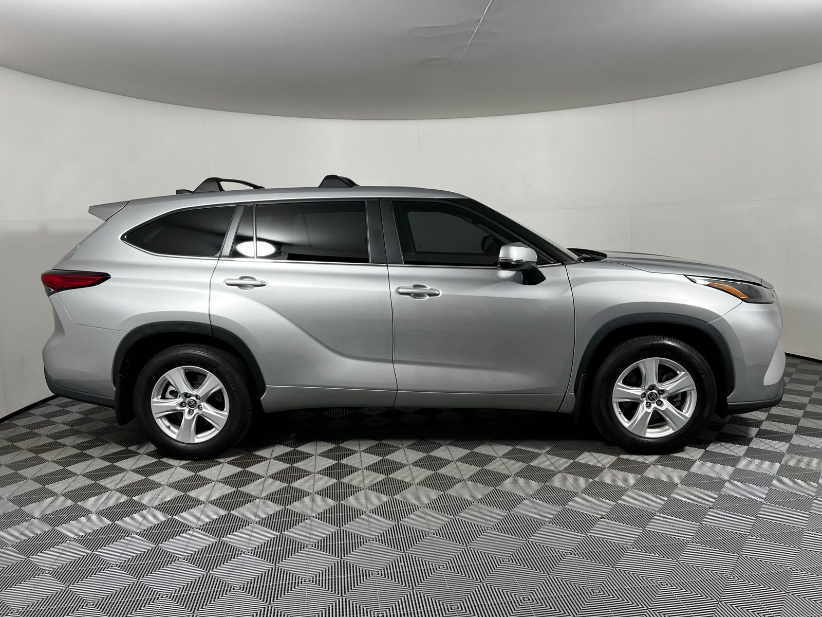 Thumbnail: 2023 Toyota Highlander - 4