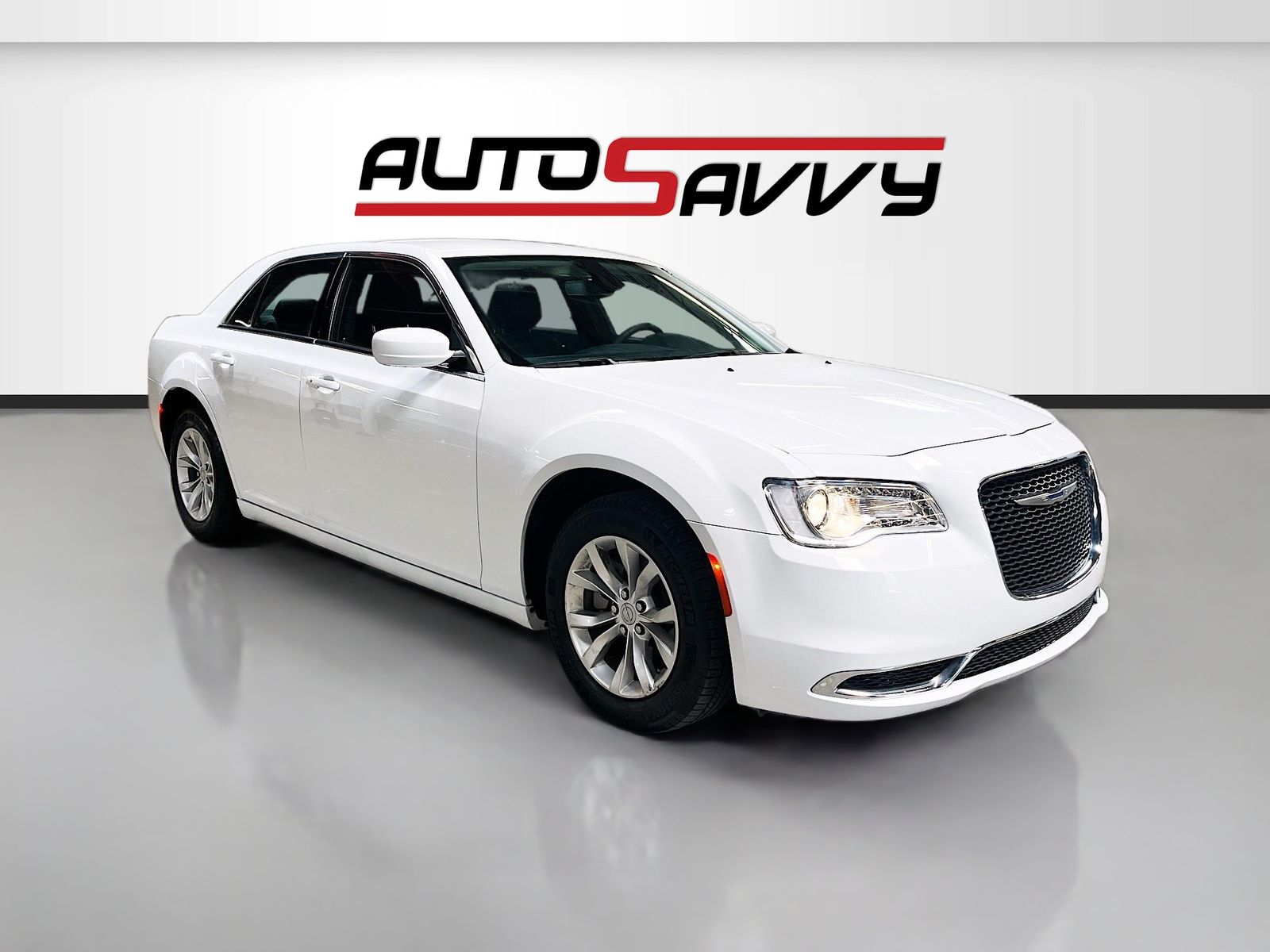 2023 Chrysler 300 Touring's photo