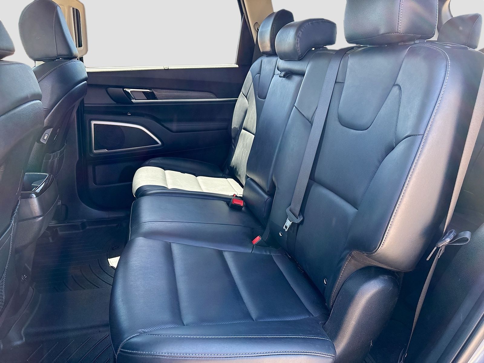 Used 2022 Silver Kia EX image 26