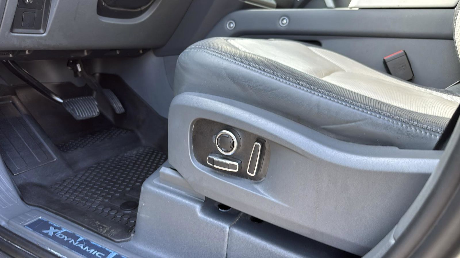 Used Car 2024 Land Rover Defender 130  X-dynamic Se For Sale Under $70,000 In Austin, Texas