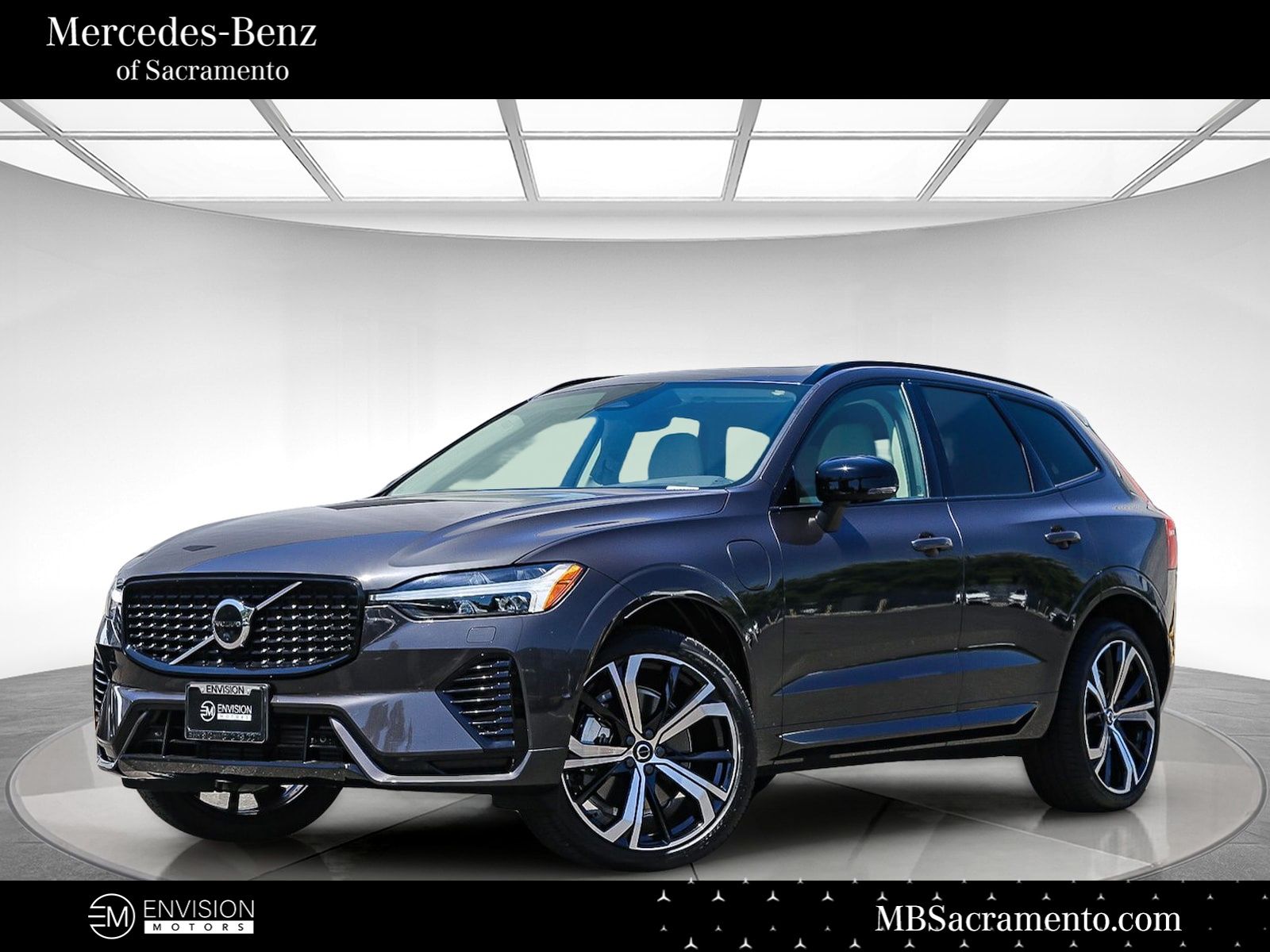 Platinum Gray Metallic 2025 Volvo XC60 Recharge T8 Ultra Dark Theme eAWD SUV / Crossover All-Wheel Drive Automatic