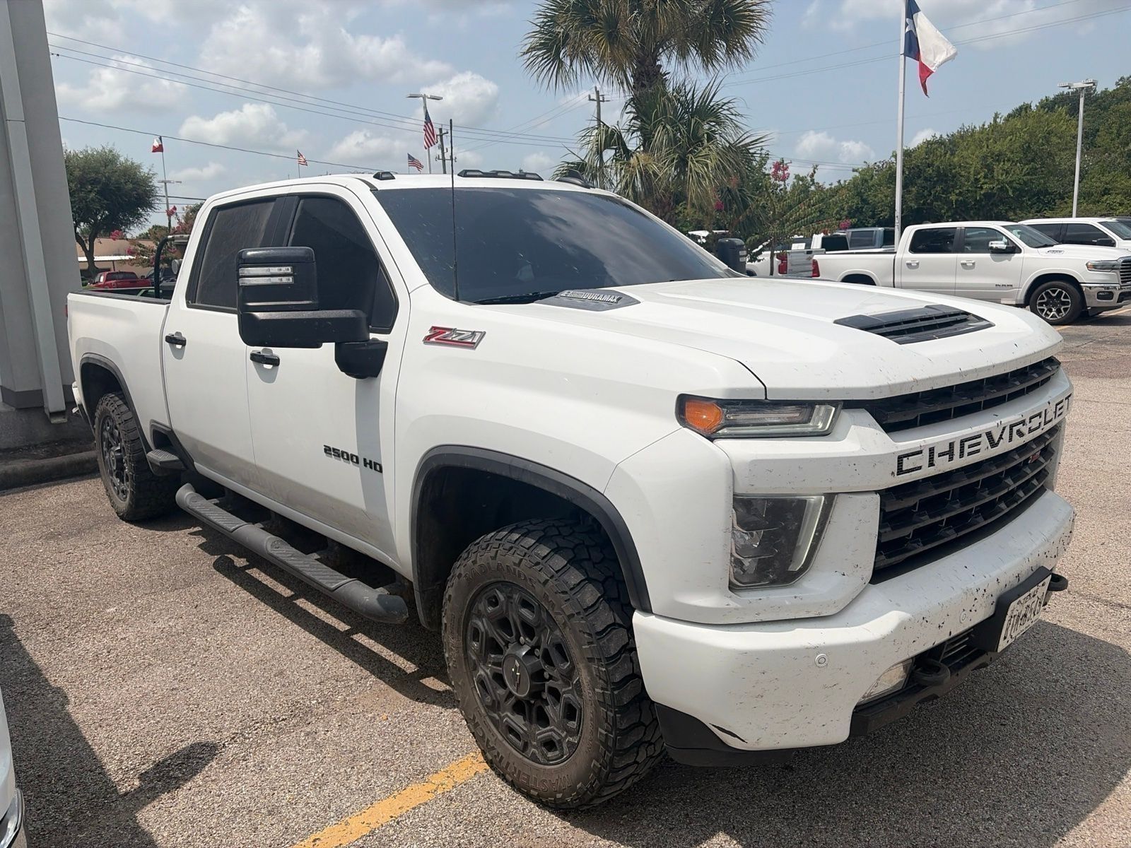 Summit White 2022 Chevrolet Silverado 2500HD Pickup Truck Four-Wheel Drive Automatic