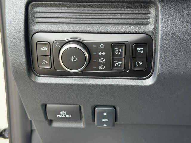 New 2026 Star White Metallic Tri-Coat Ford Lariat image 37
