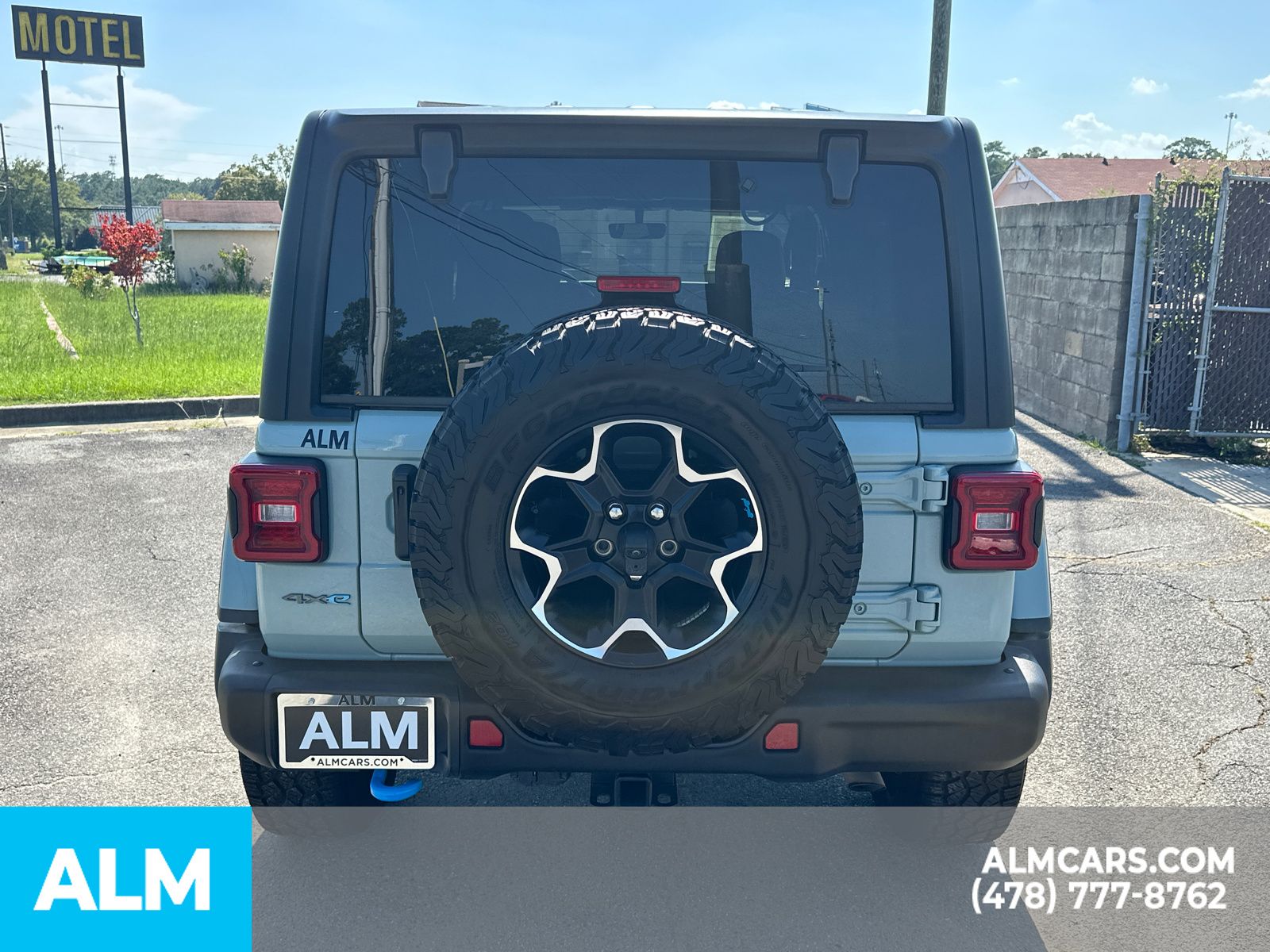 Used 2023 Gray Jeep Rubicon 4xe image 6