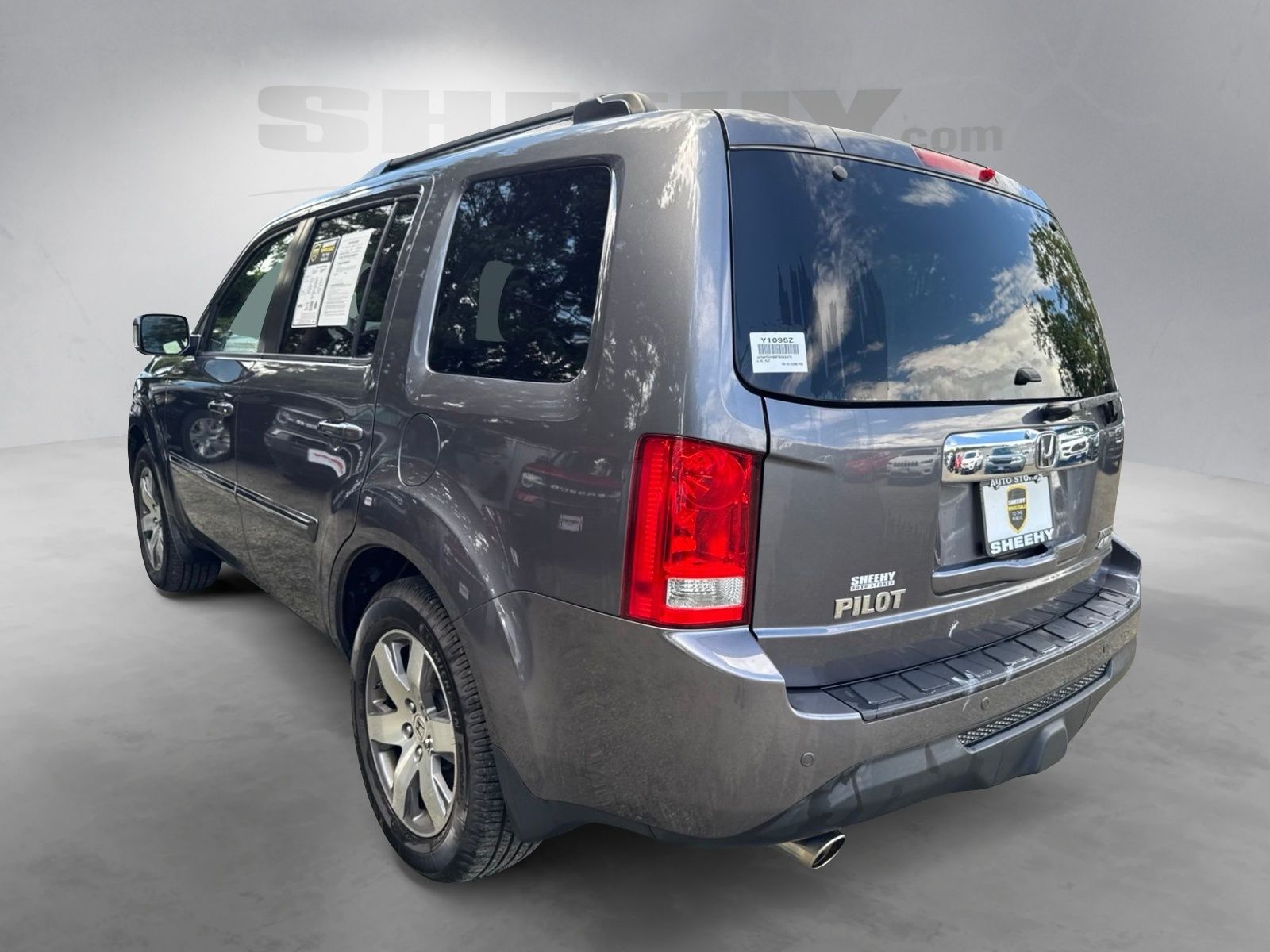 Used 2015 Modern Steel Metallic Honda Touring image 14