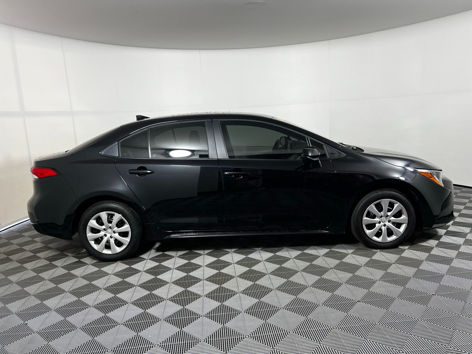 Thumbnail: 2025 Toyota Corolla - 4