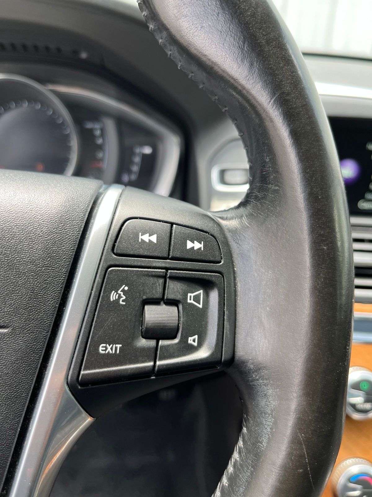 Used Car 2016 Volvo Xc60  T5 Drive-e Premier For Sale Under $12,000 In Austin, Texas