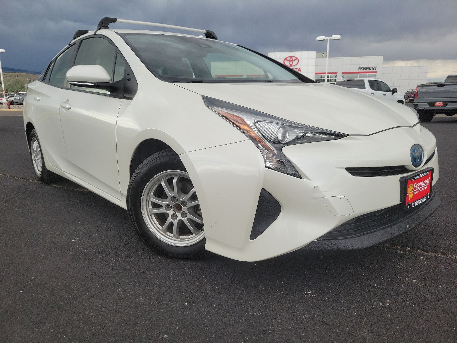  2017 Toyota Prius Two FWD   