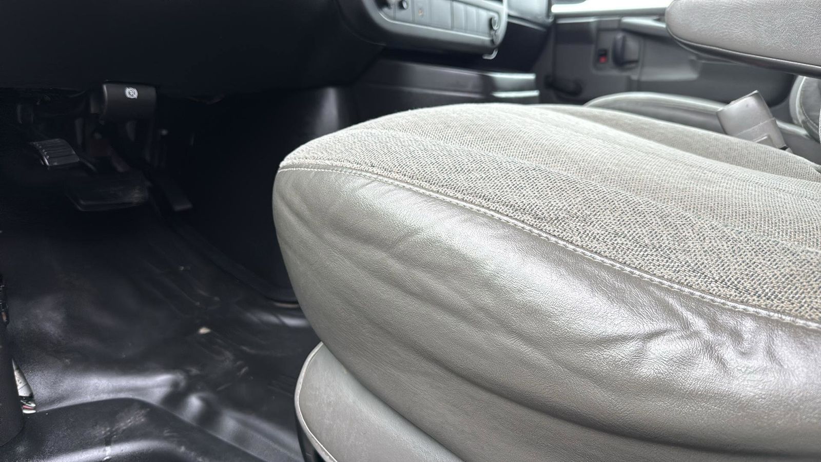 Used Car 2011 Chevrolet Express 2500  Work Van For Sale Under $15,000 In Austin, Texas