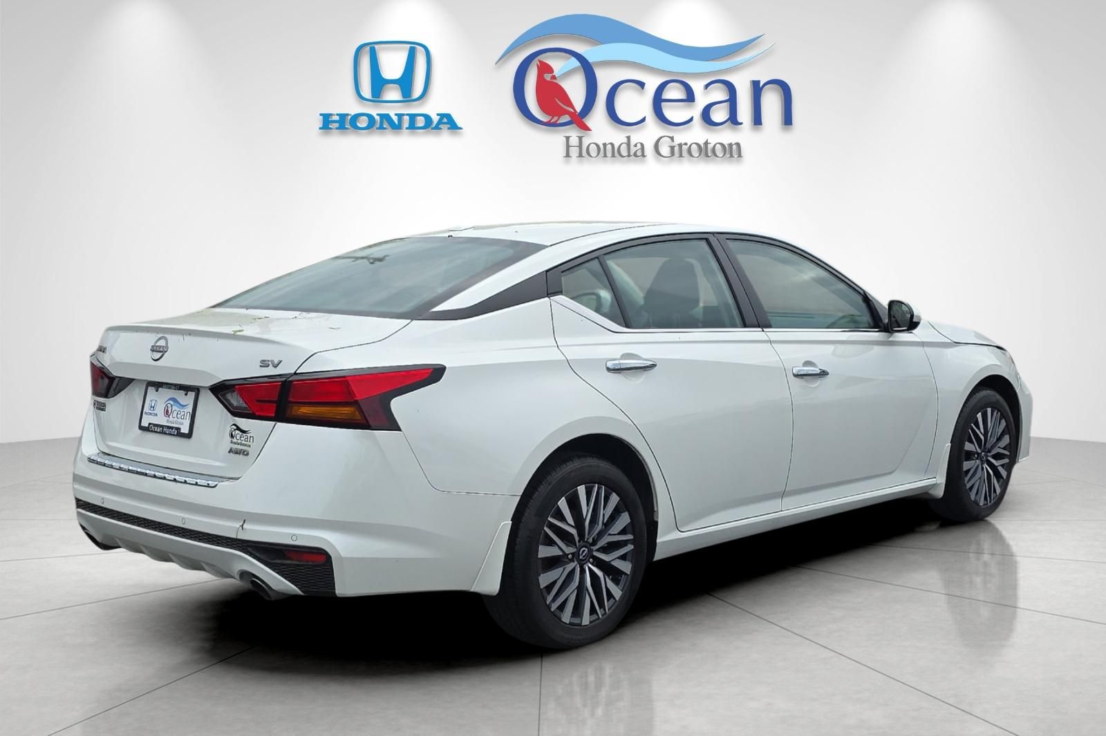 Used 2023 White Nissan 2.5 SV image 3