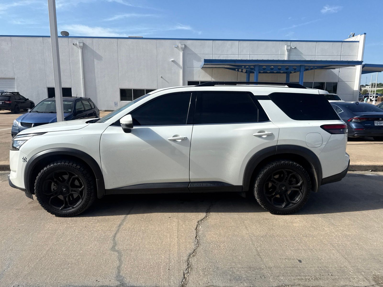 View vehicle photo 4