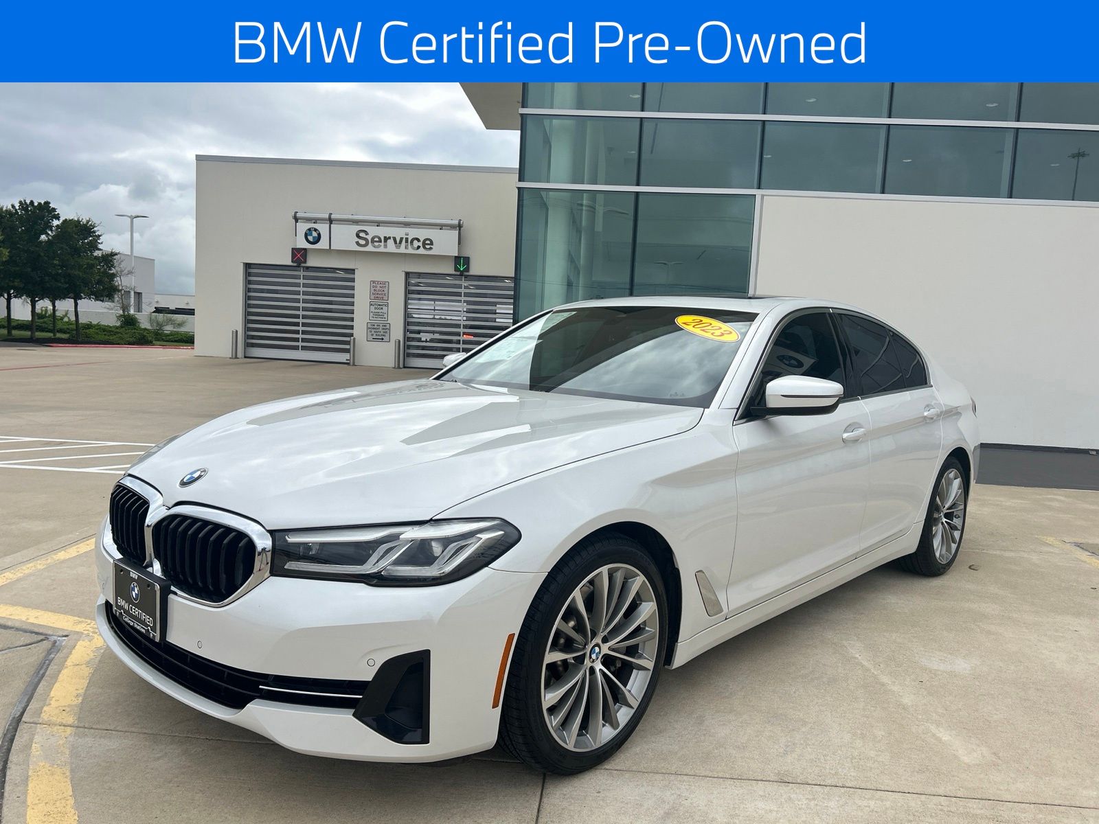 Mineral White Metallic 2023 BMW 5 Series 530i RWD Sedan Rear-Wheel Drive 8-Speed Automatic