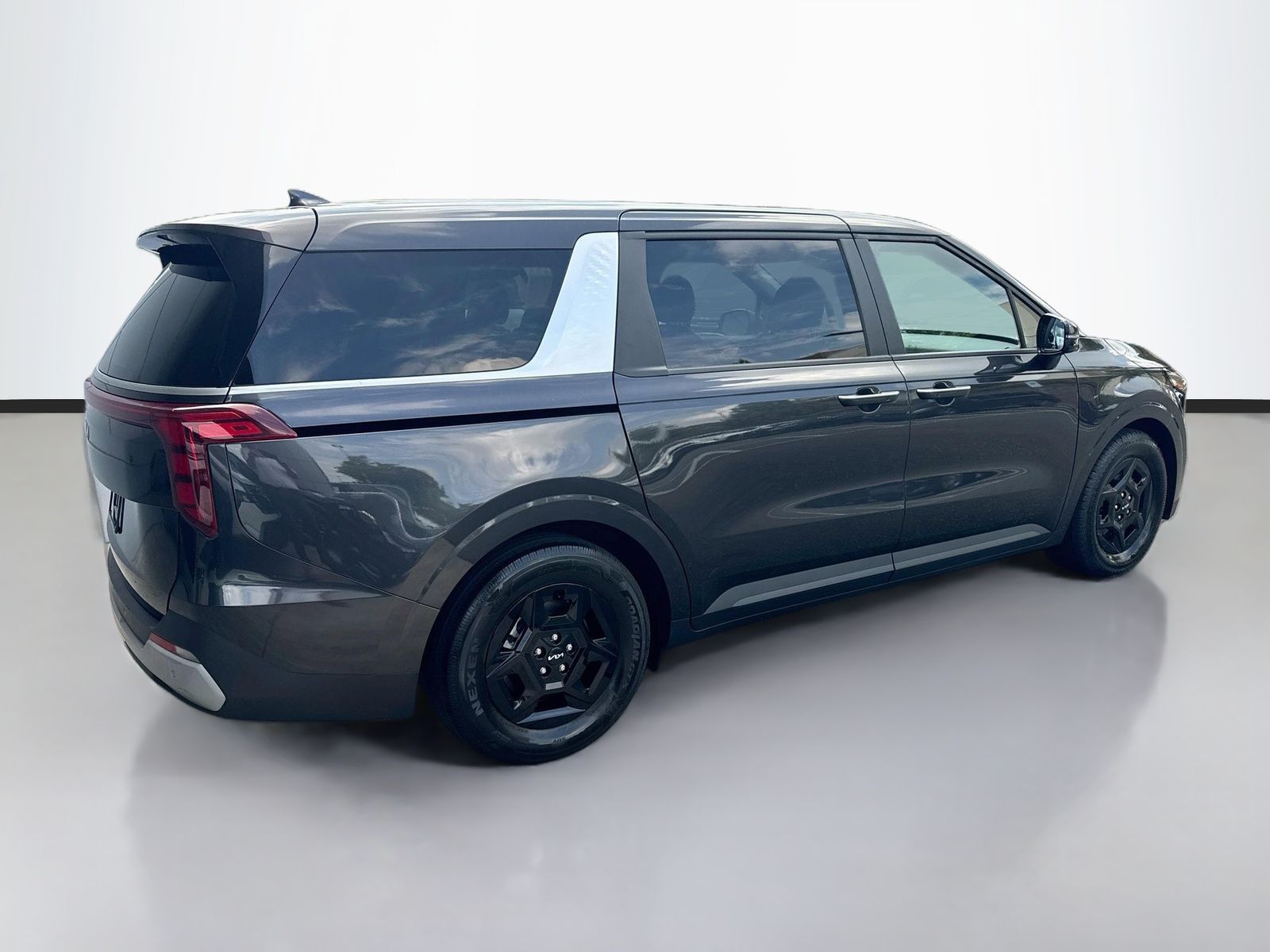 Used 2025 Gray Kia LXS image 7
