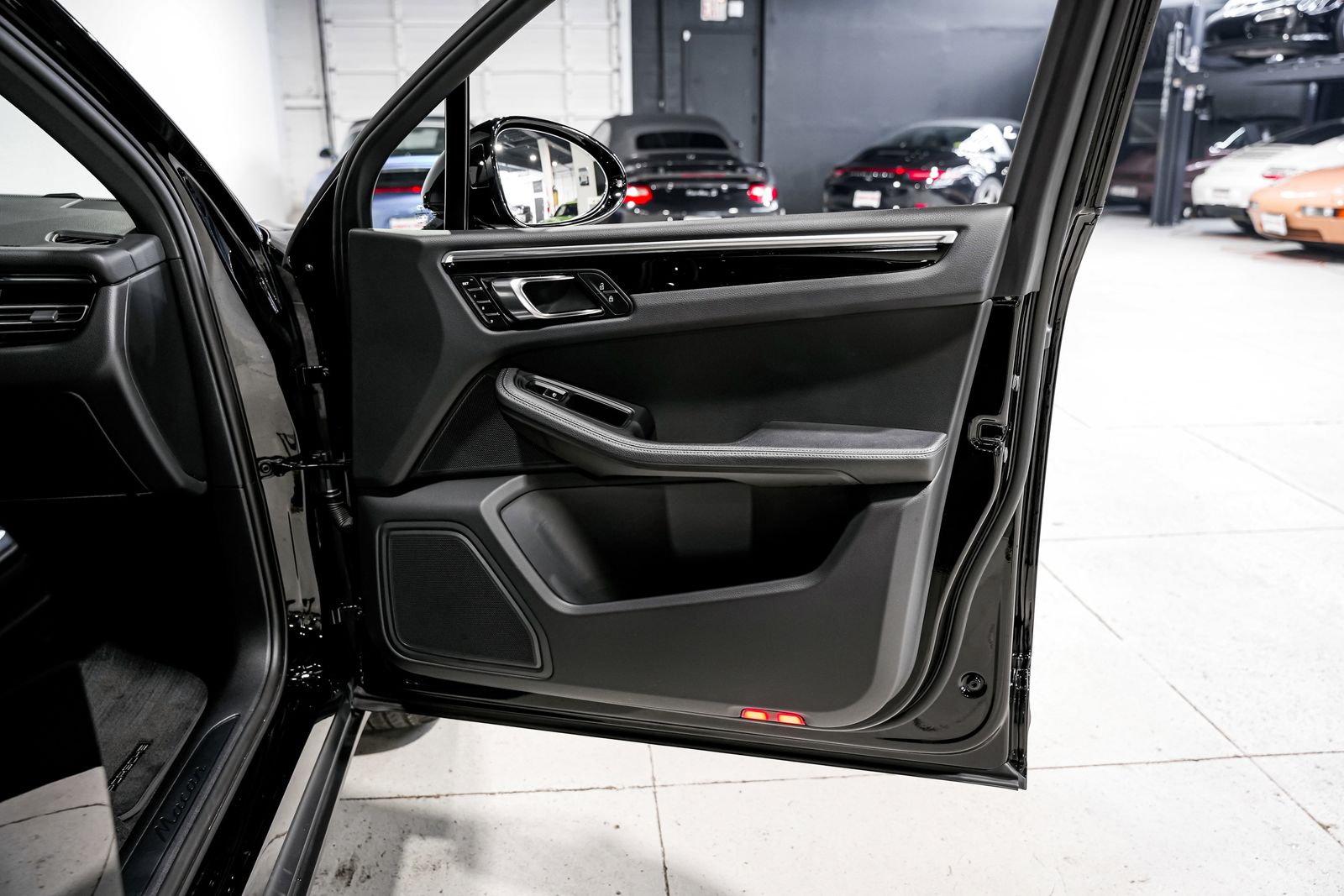 2024 Porsche Macan Base — photo 20