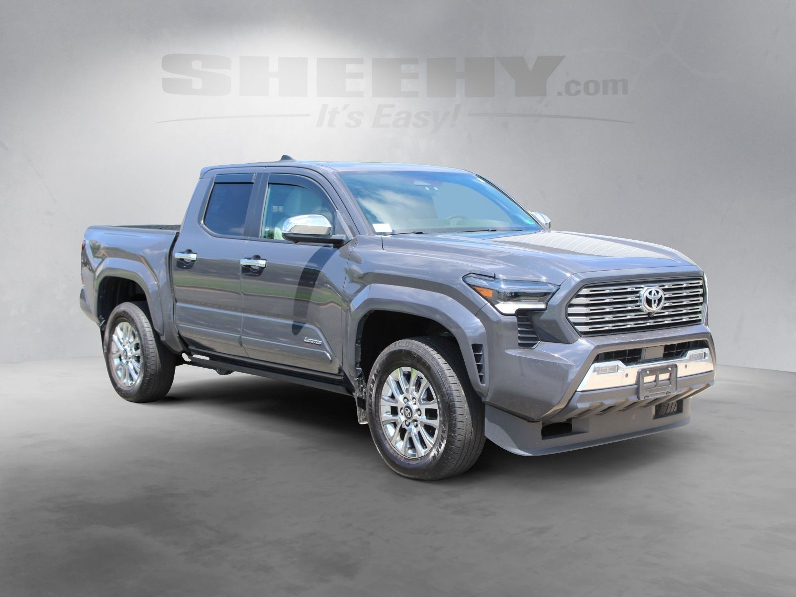 Used 2024  Toyota Limited image 2