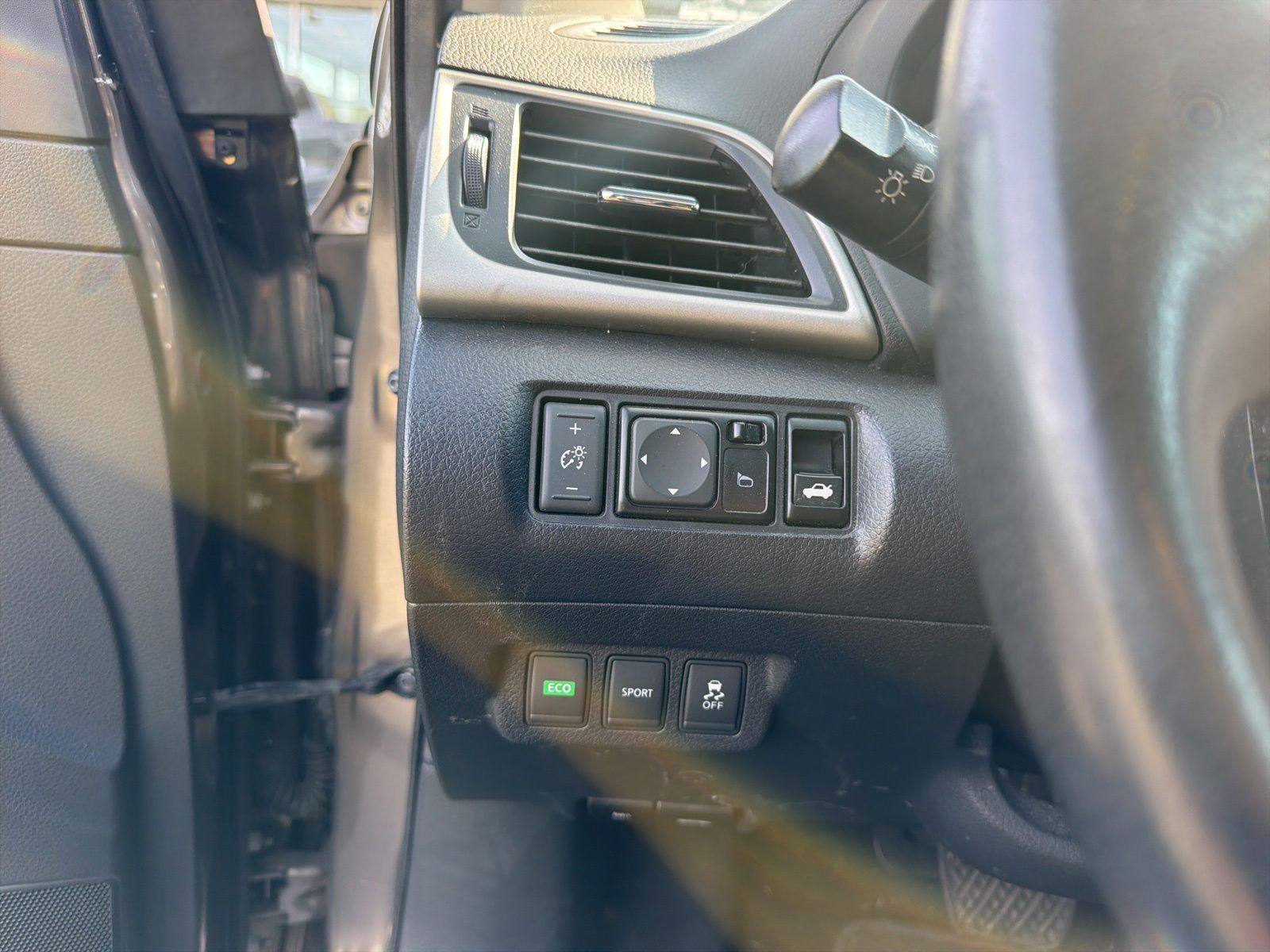 Used 2015 Titanium Nissan SV image 21