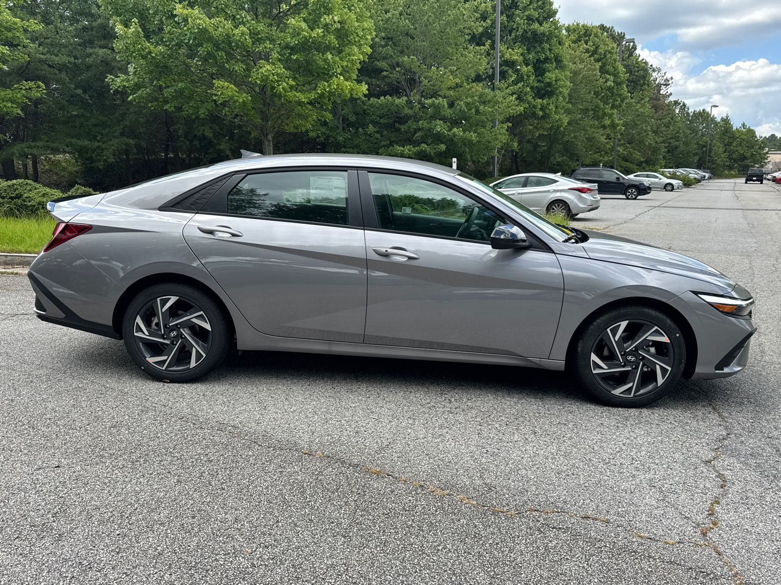 2025 Hyundai Elantra SEL Sport photo 4