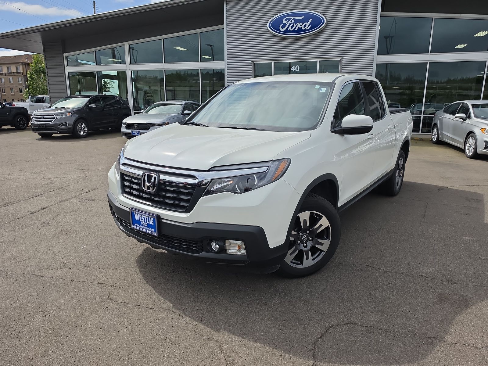 White Diamond Pearl 2017 Honda Ridgeline RTL AWD Pickup Truck All-Wheel Drive 6-Speed Automatic