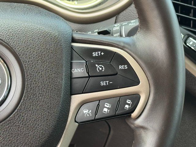 Used 2016 Red Jeep Trailhawk image 17