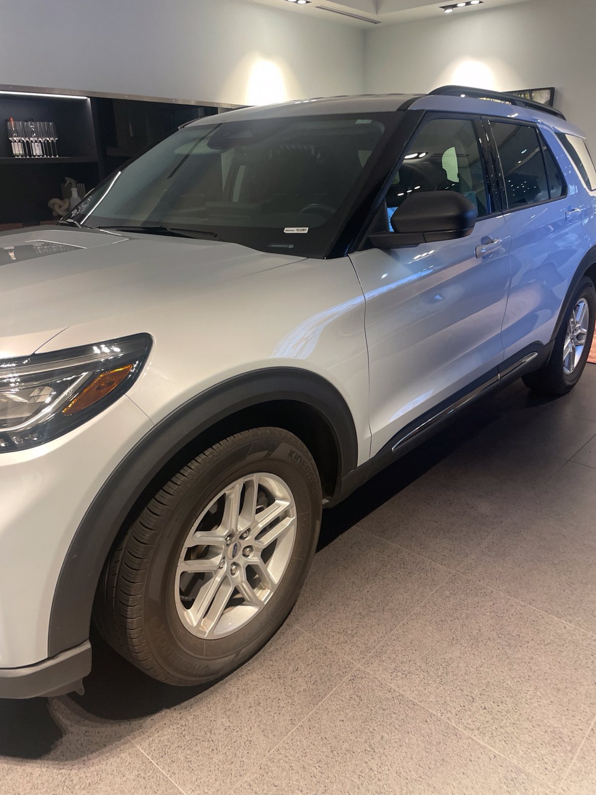 2025 Ford Explorer Active — full photo 2 of 6
