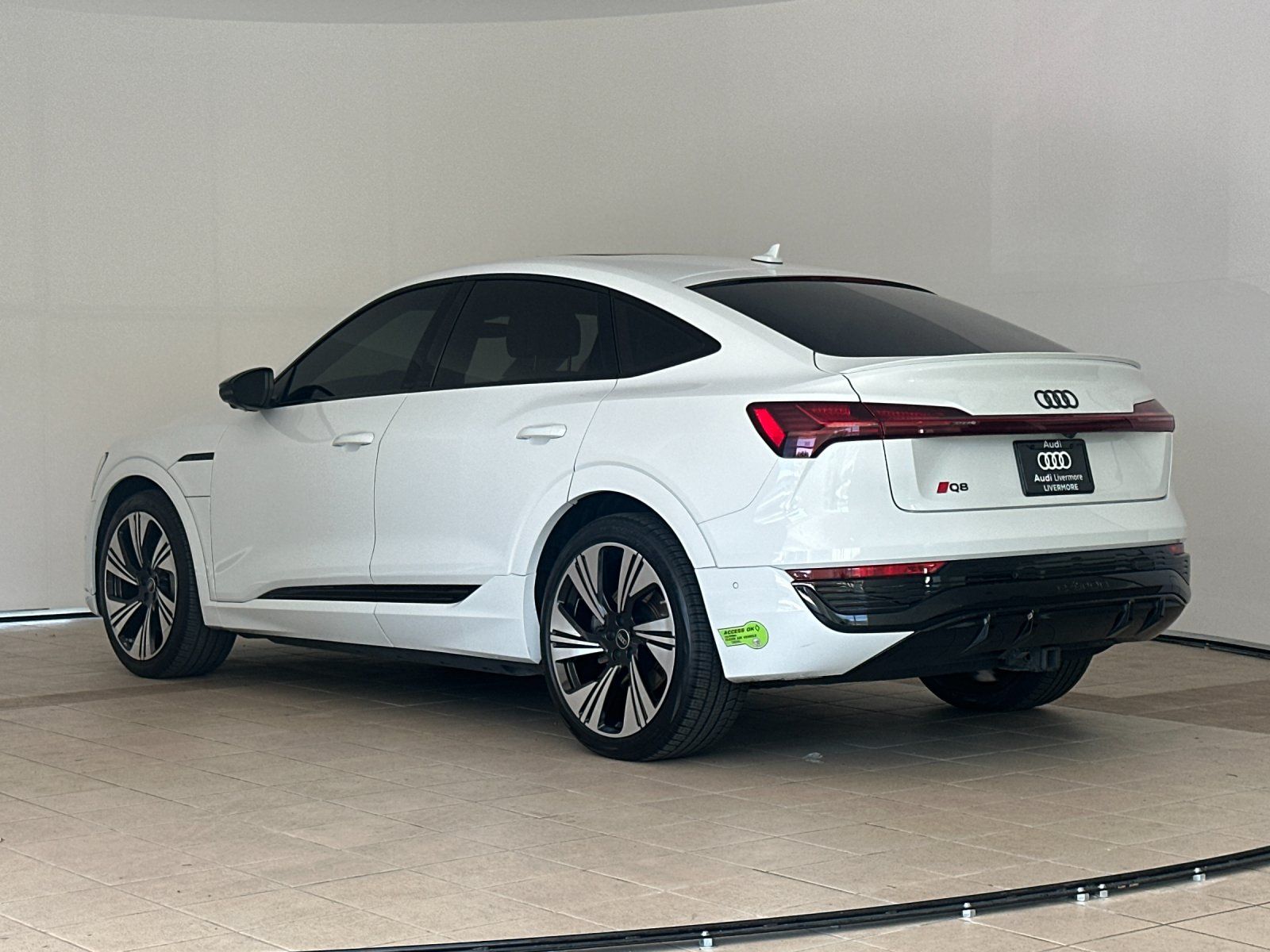 2024 Audi Q8 Sportback e-tron Prestige — full photo 4 of 27