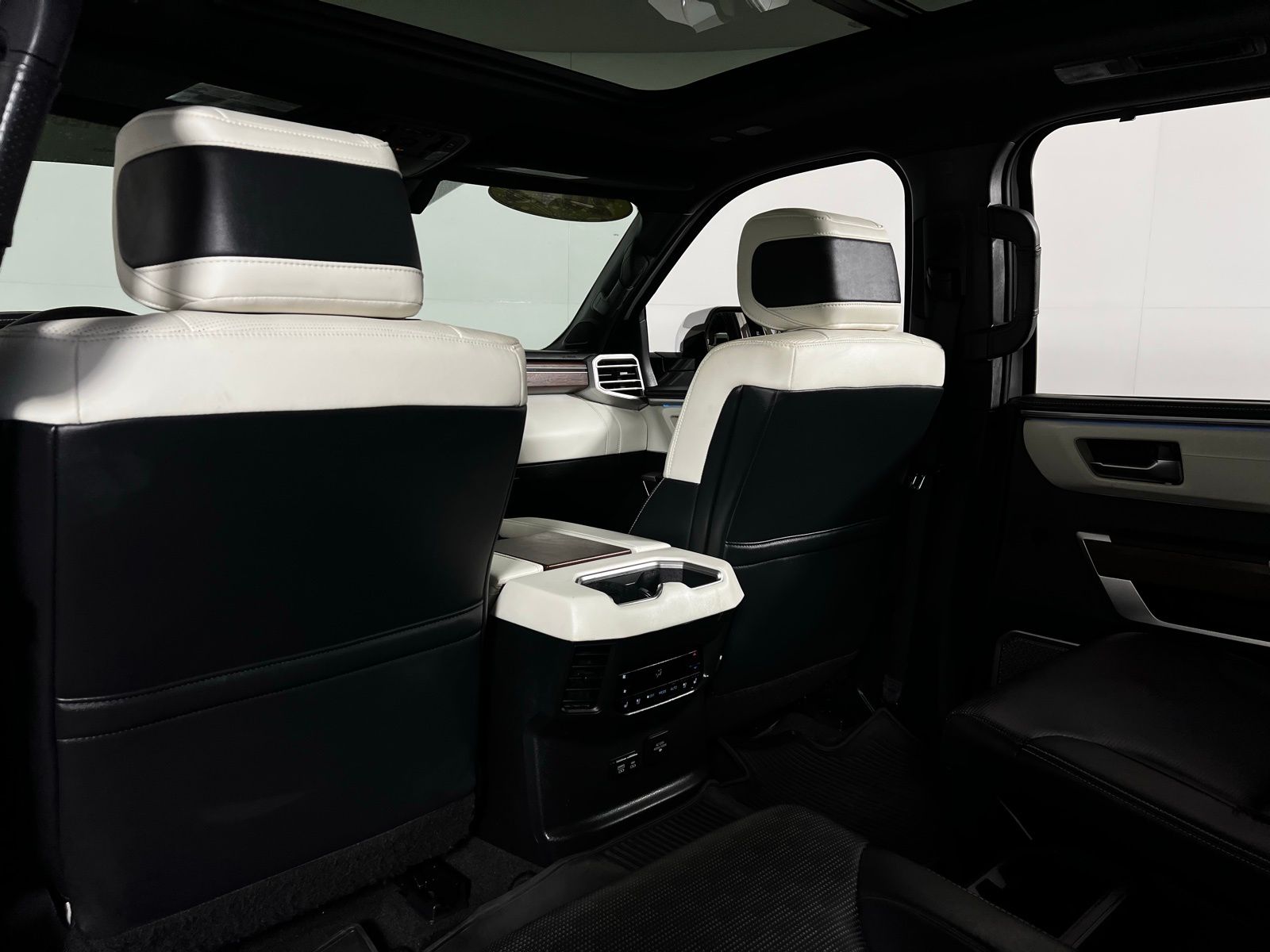 Thumbnail: 2023 Toyota Sequoia - 26