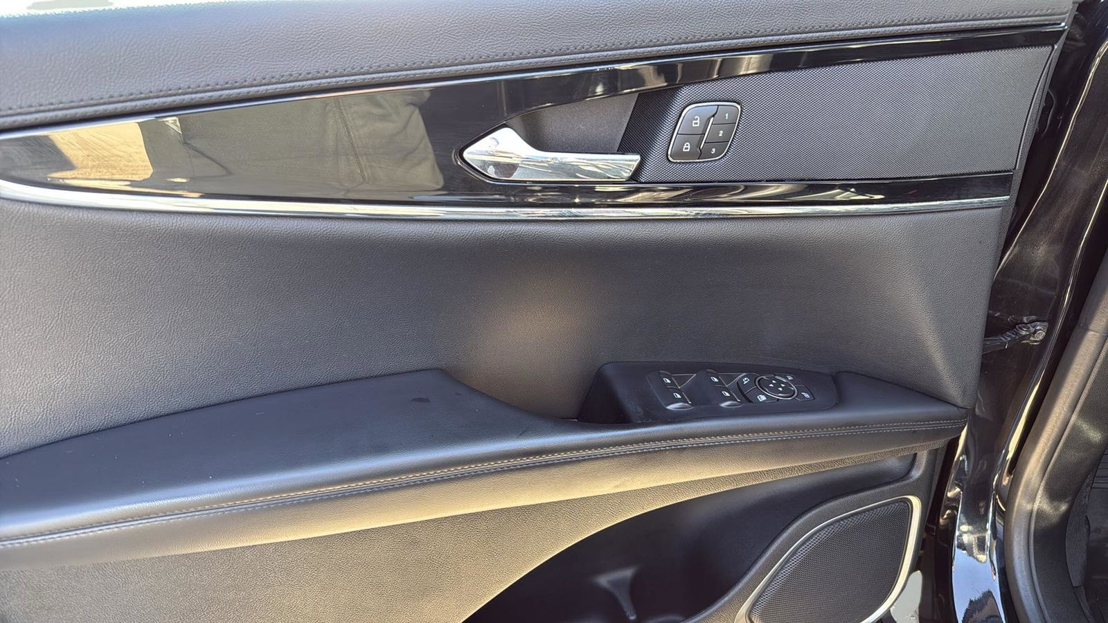 Used Car 2022 Lincoln Nautilus  Standard For Sale Under $35,000 In Austin, Texas