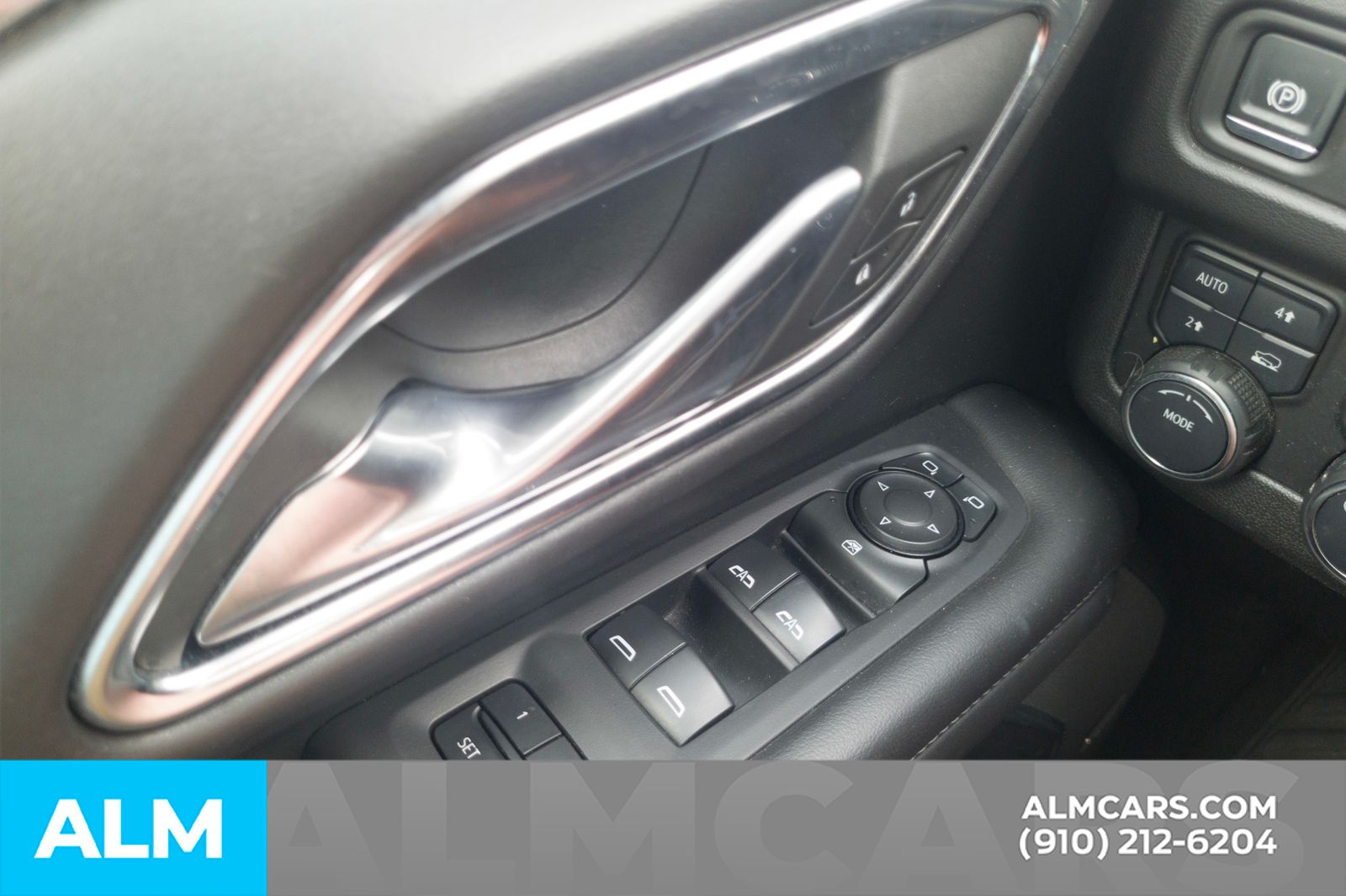 Used 2024 Summit White Chevrolet LT image 31