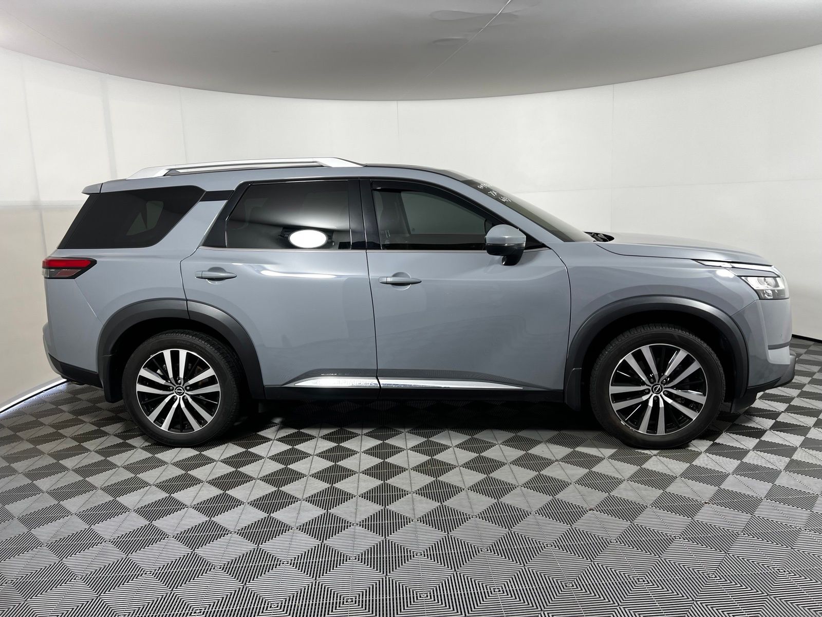 Thumbnail: 2023 Nissan Pathfinder - 4