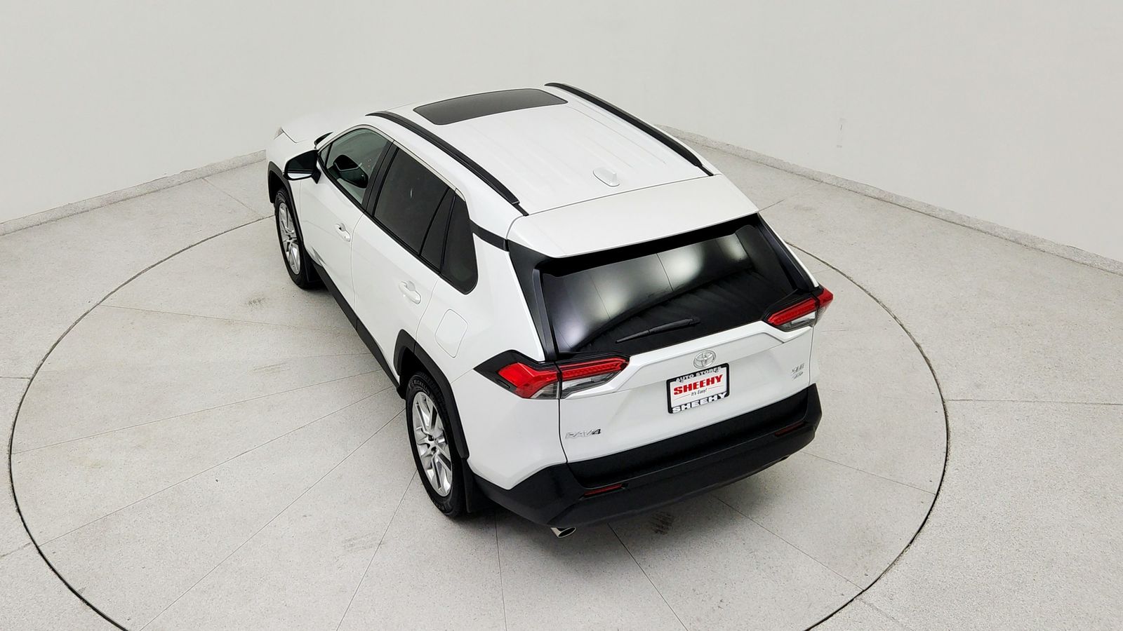 Used 2025 Beige Toyota XLE Premium image 18