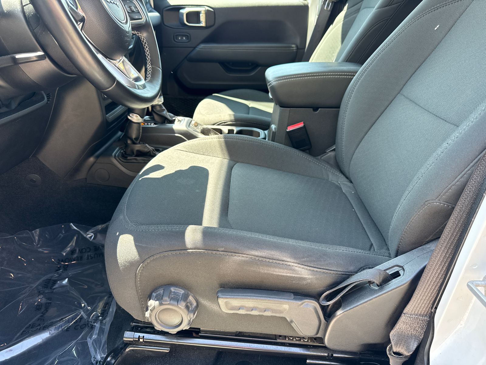 Used 2022 White/off-white Jeep Unlimited Sahara image 9