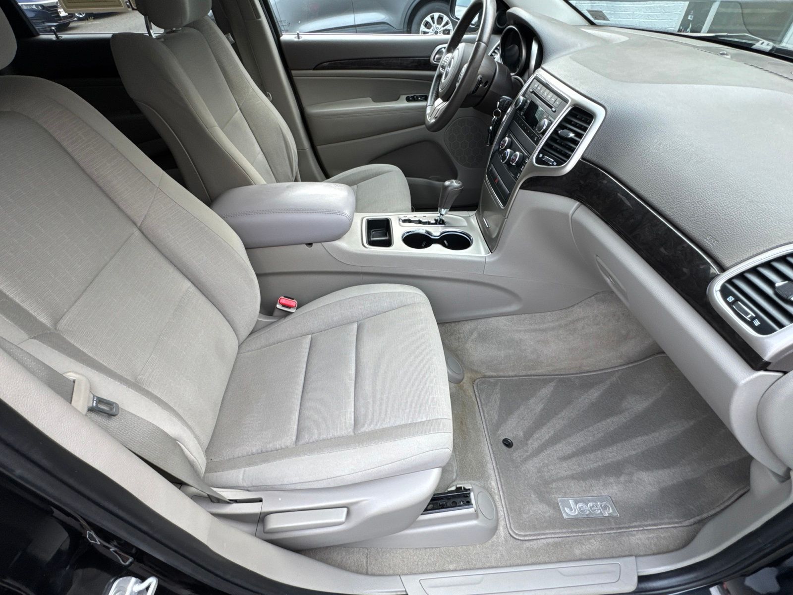 Used 2012 Brilliant Black Crystal Pearlcoat Jeep Laredo image 34
