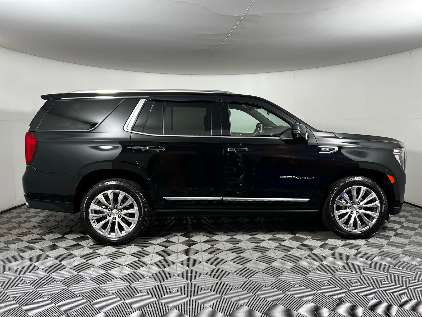 2022 GMC Yukon Denali 4
