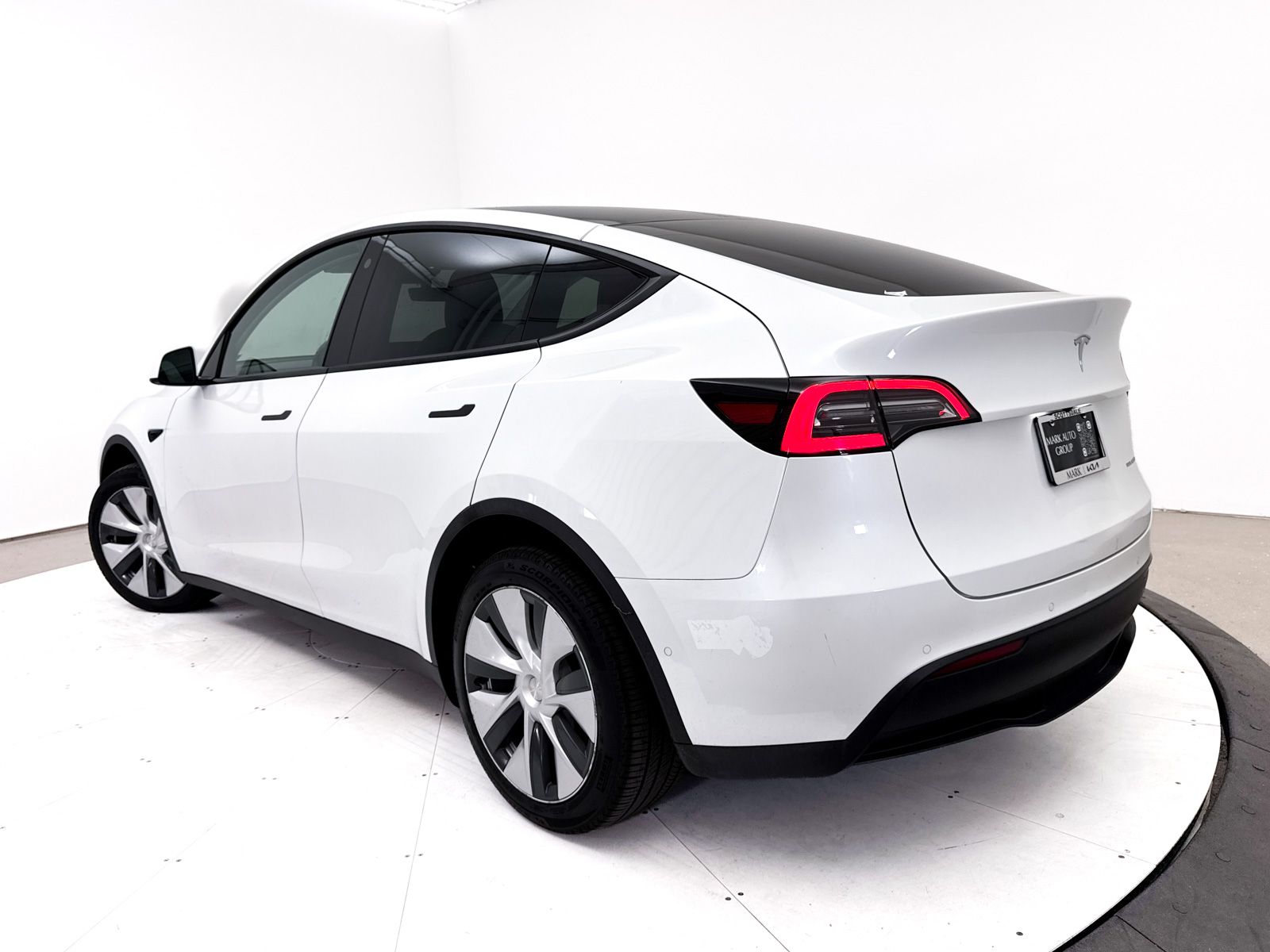 Used 2021 Tesla Model Y Long Range with VIN 5YJYGDEE4MF274593 for sale in Scottsdale, AZ