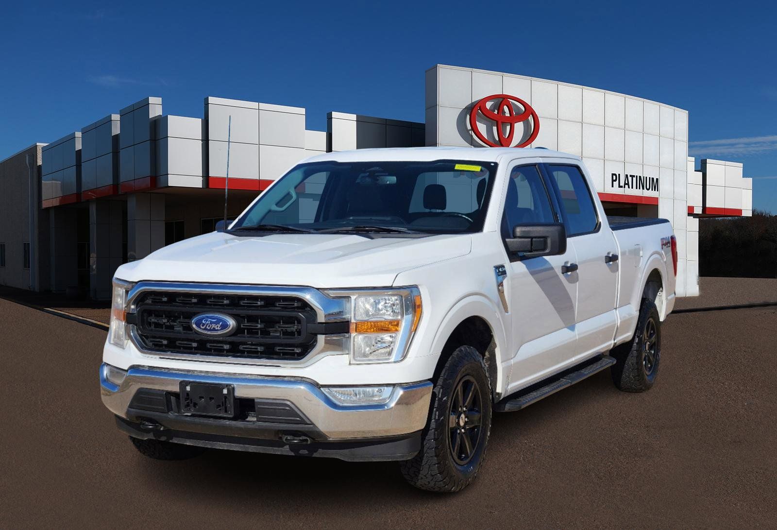 2022 Ford F-150 XLT 2