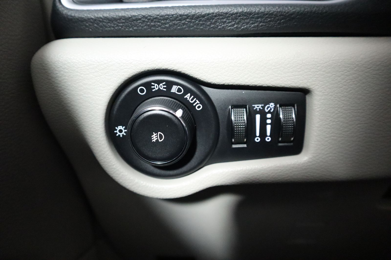 2020 Chrysler Pacifica Limited photo