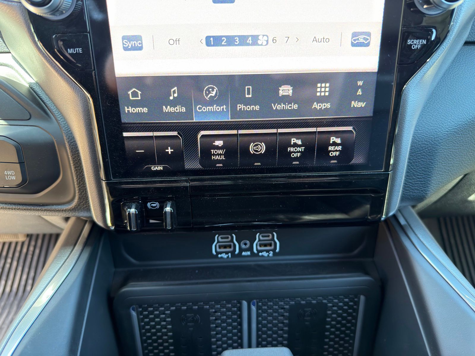2026 RAM 3500 Laramie - Photo 25
