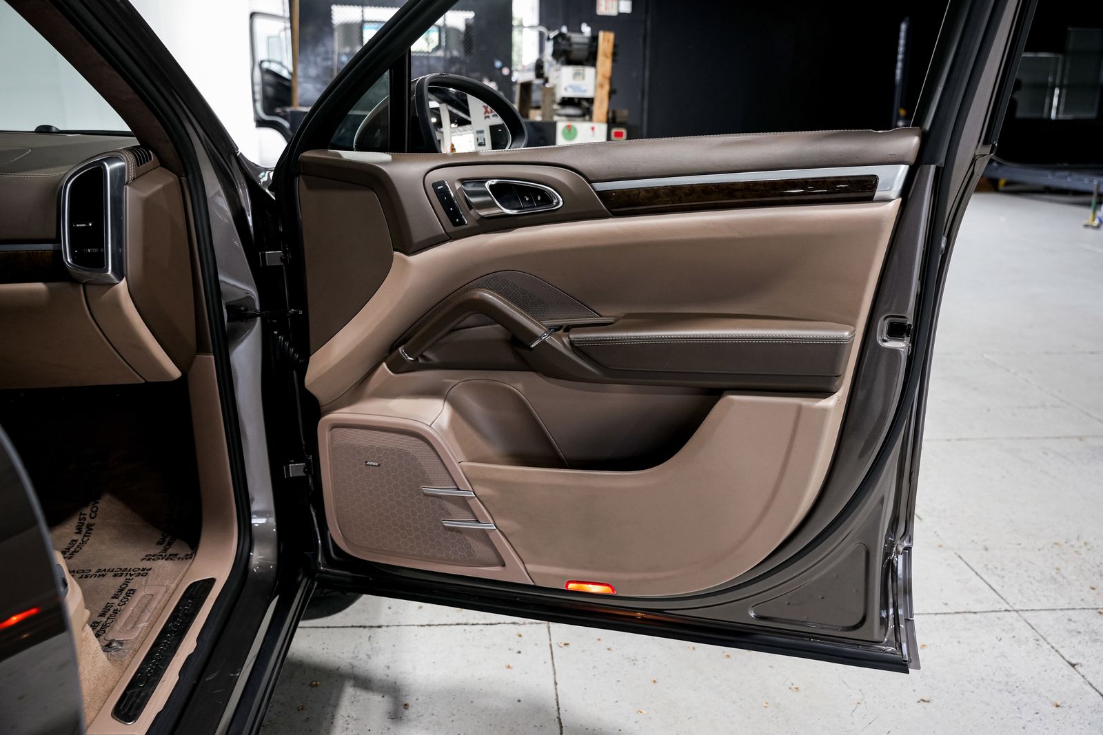 2013 Porsche Cayenne Turbo — photo 25