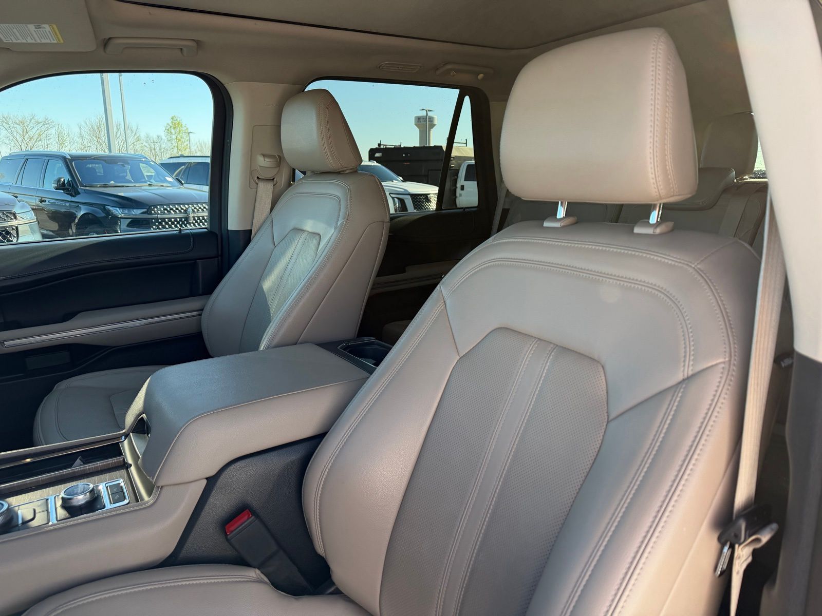 2024 Ford Expedition image 14