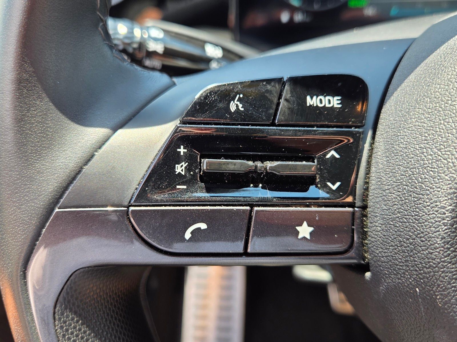 Used 2025 Black Hyundai SEL Sport image 25
