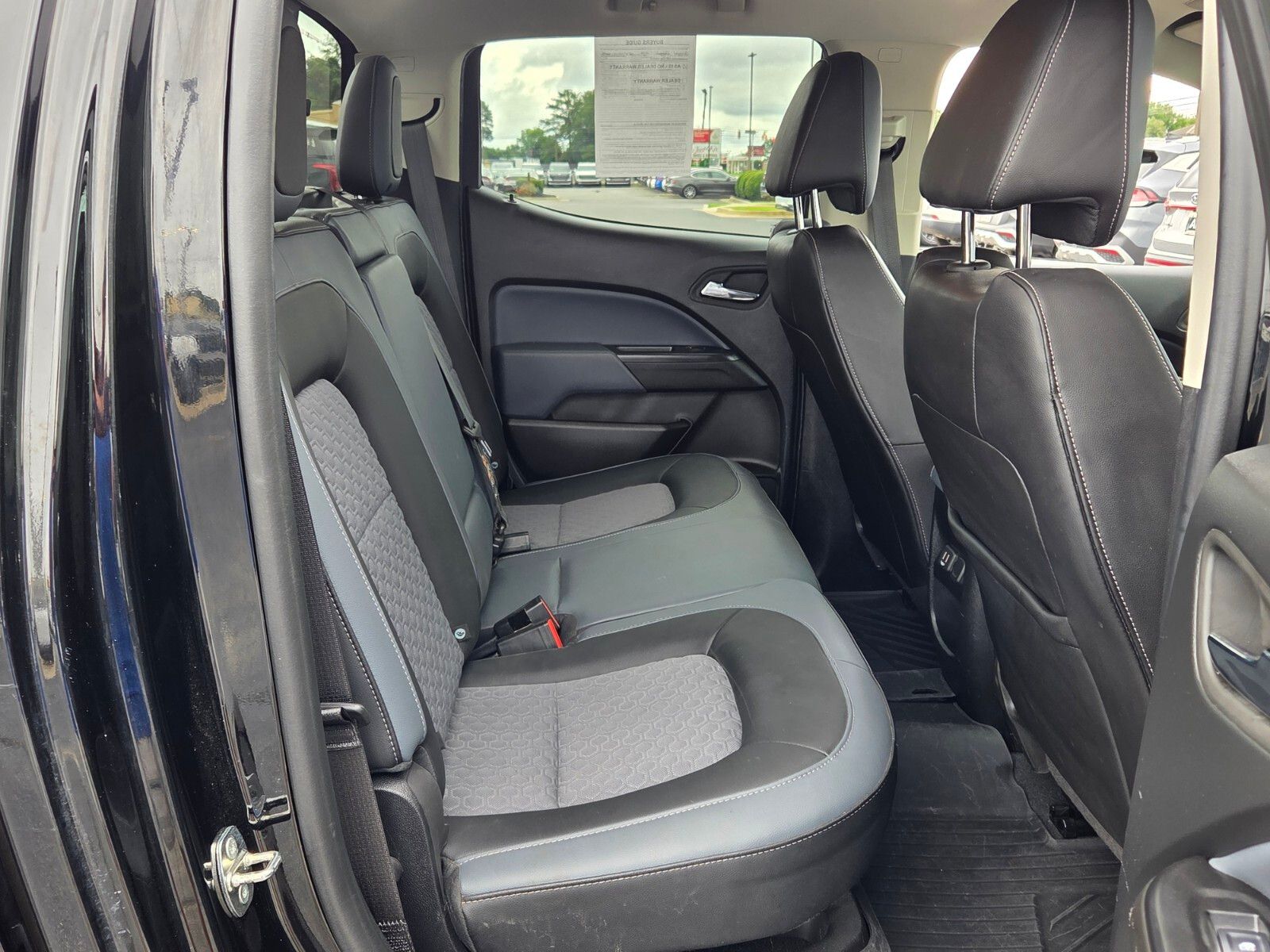 Used 2022 Black Chevrolet Z71 image 16