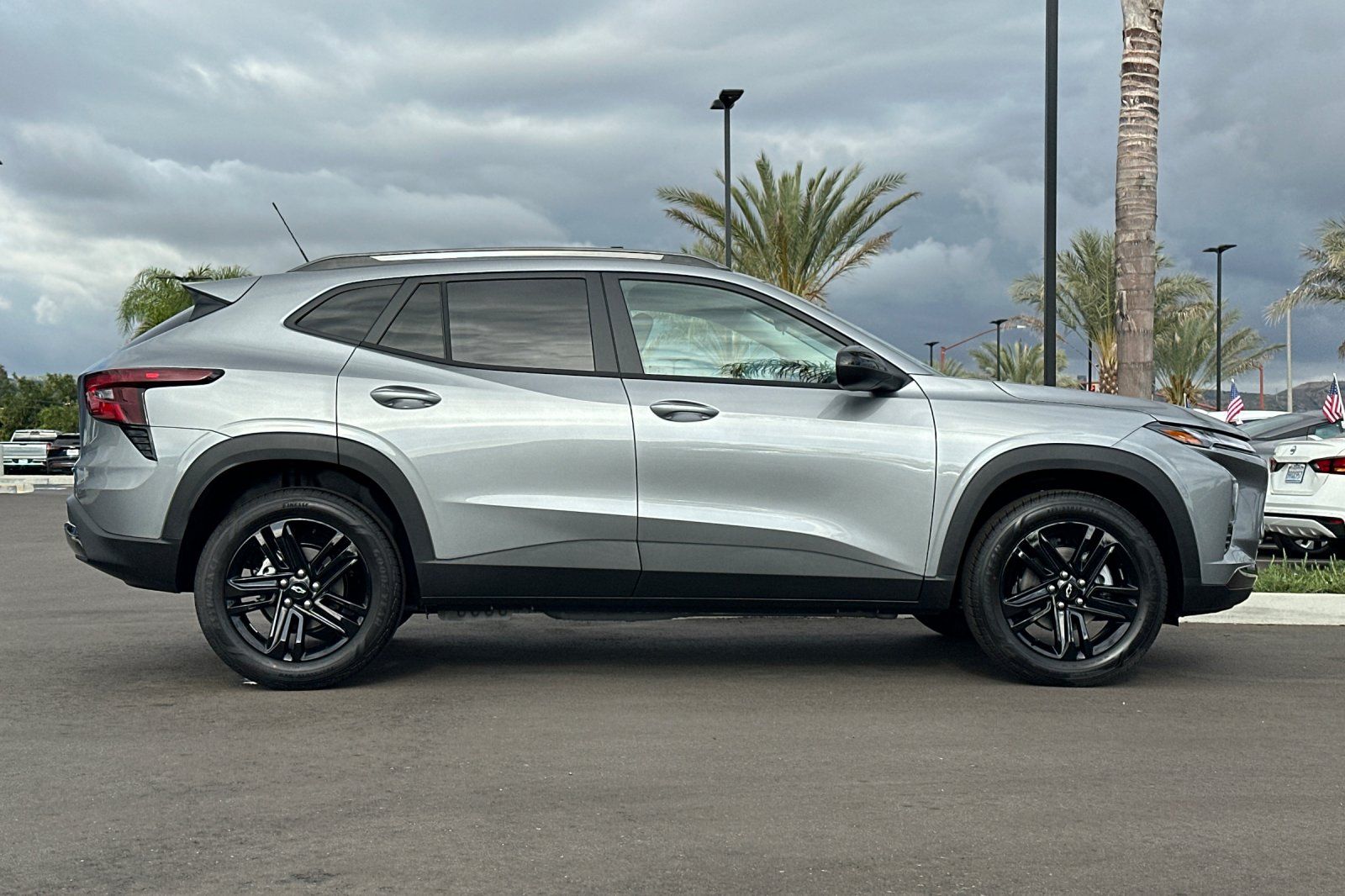 View vehicle photo 3