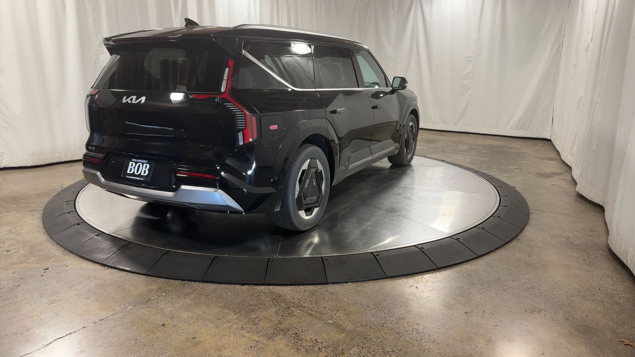 2026 Kia EV9 Land AWD photo 8
