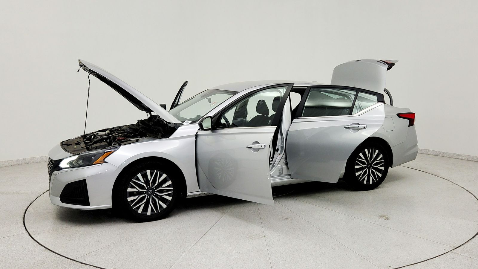 Used 2024 Silver Nissan 2.5 SV image 12