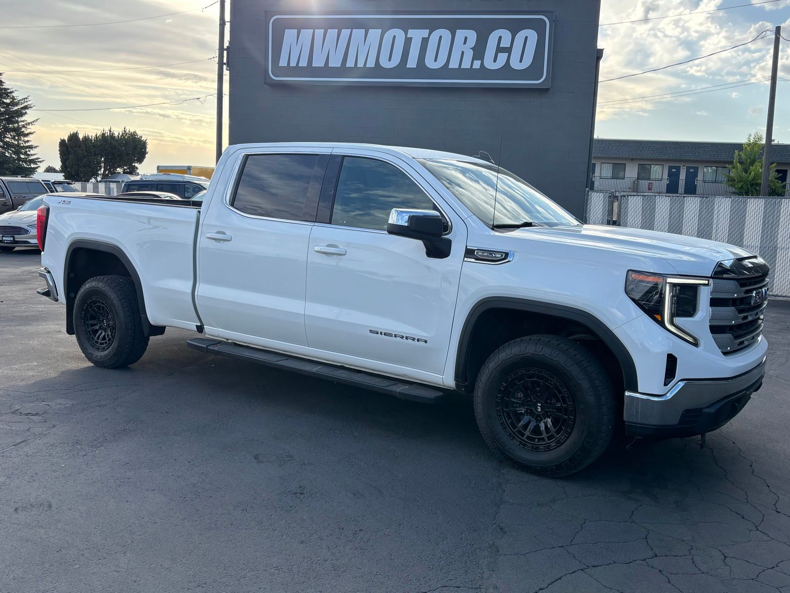 2023 GMC Sierra SLE 4WD Crew Cab Short Box's photo