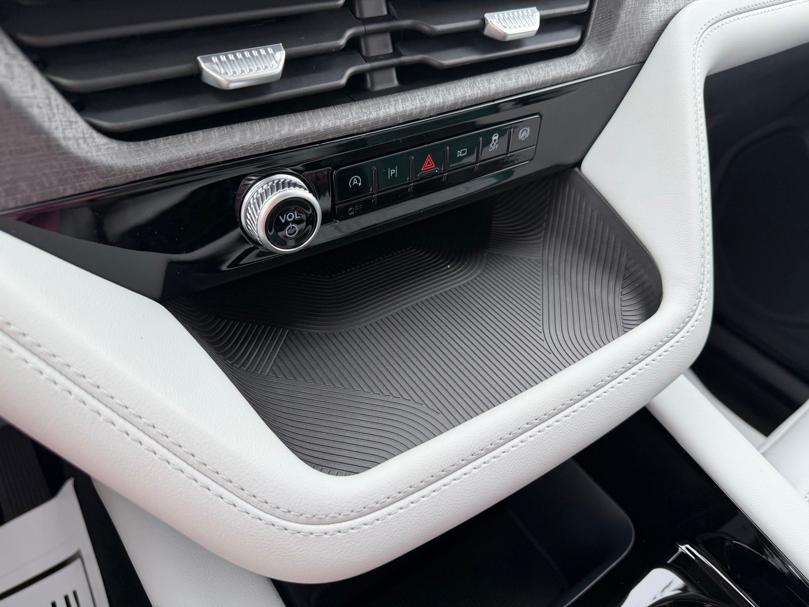 2026 Ford Explorer image 21