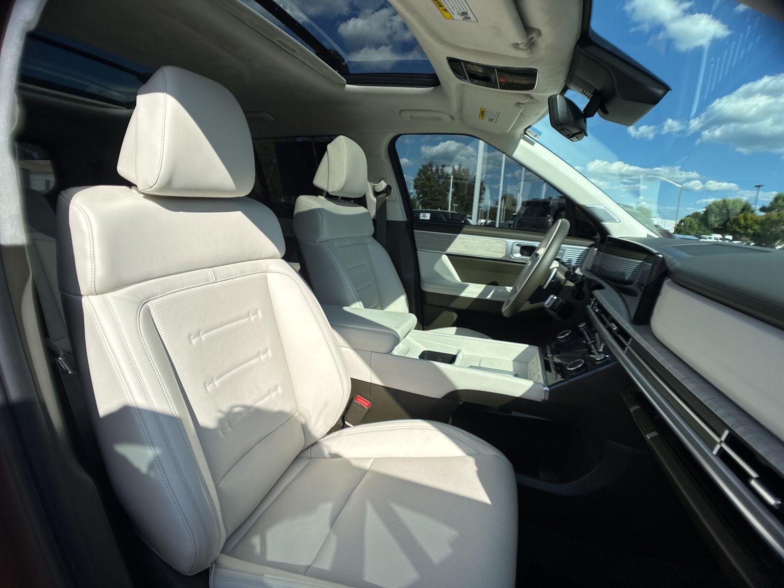 Used 2025  Hyundai Calligraphy image 15